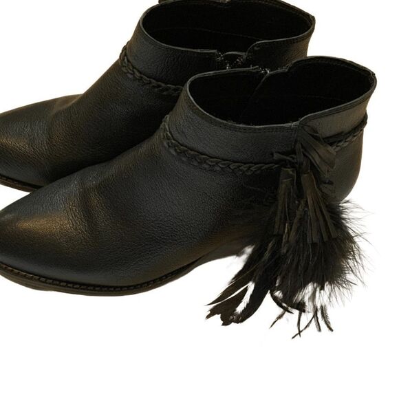 Gianni Bini Rorrie Black Leather Feather Zip Ankle Booties 8.5 - Picture 10 of 13